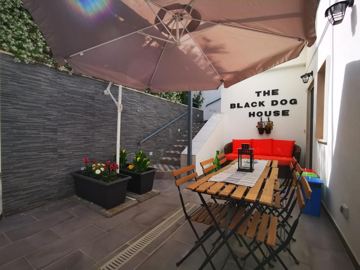 The Black Dog House Valenzano Exterior photo